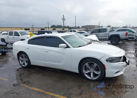 2015 Dodge Charger Sxt z USA, uszkodzony, nr VIN 2C3CDXHG7FH721663